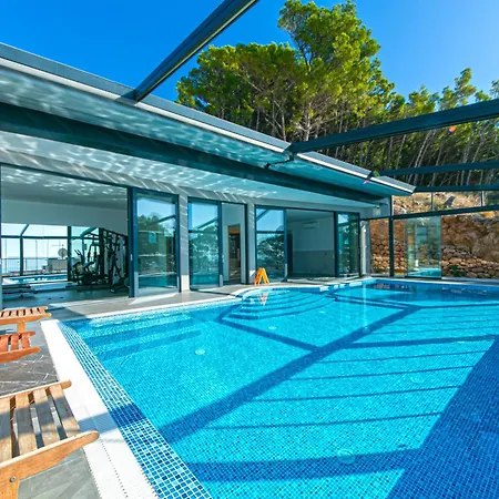 15 Luxury Apartment Brela