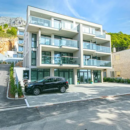15 Luxury Apartment Brela