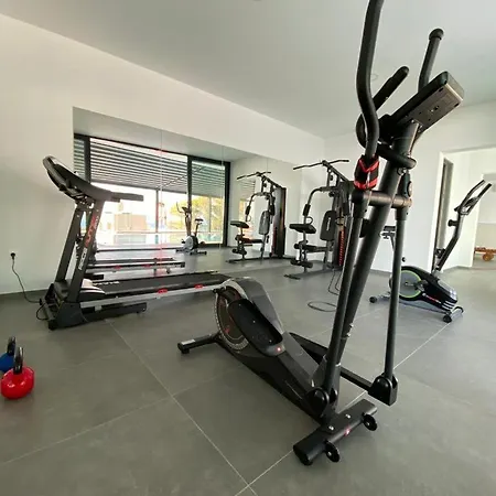 15 Luxury Apartment *