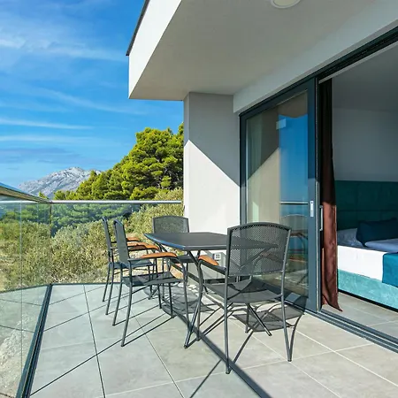 15 Luxury Apartment *