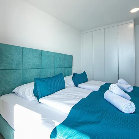 15 Luxury Apartment Brela