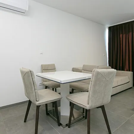 15 Luxury Apartment