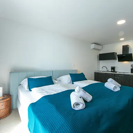 15 Luxury Apartment