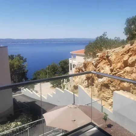 15 Luxury Apartment Brela
