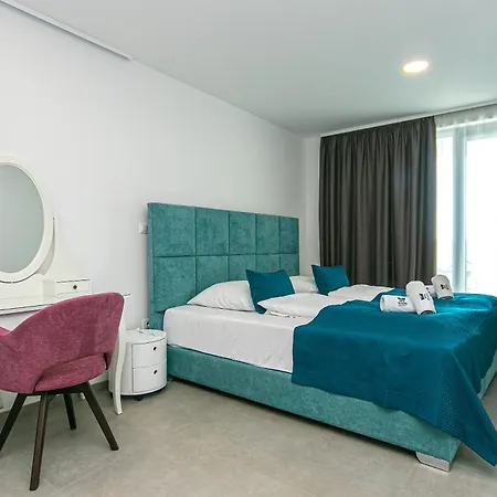 15 Luxury Apartment Brela
