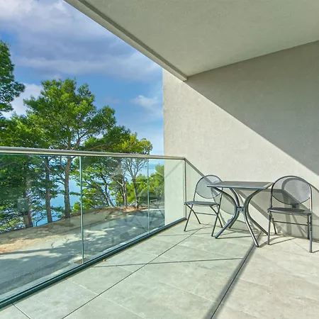 15 Luxury Apartment Brela