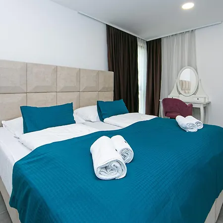 15 Luxury Apartment