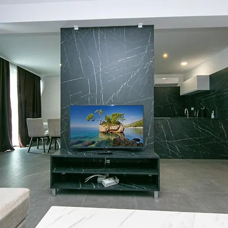 15 Luxury Apartment