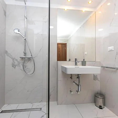 15 Luxury Brela