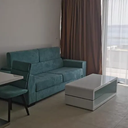 15 Luxury Apartment Brela